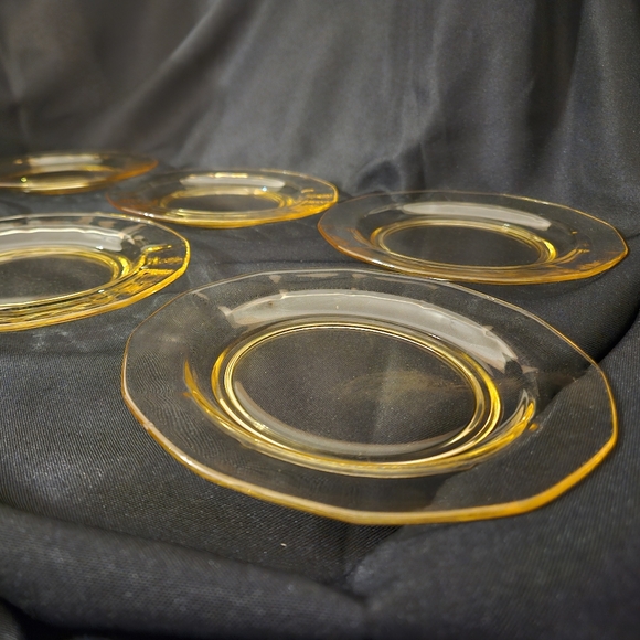 Fostoria Fairfax Yellow Topaz Glass Bread and Butter Plates set of 6 - Picture 7 of 12